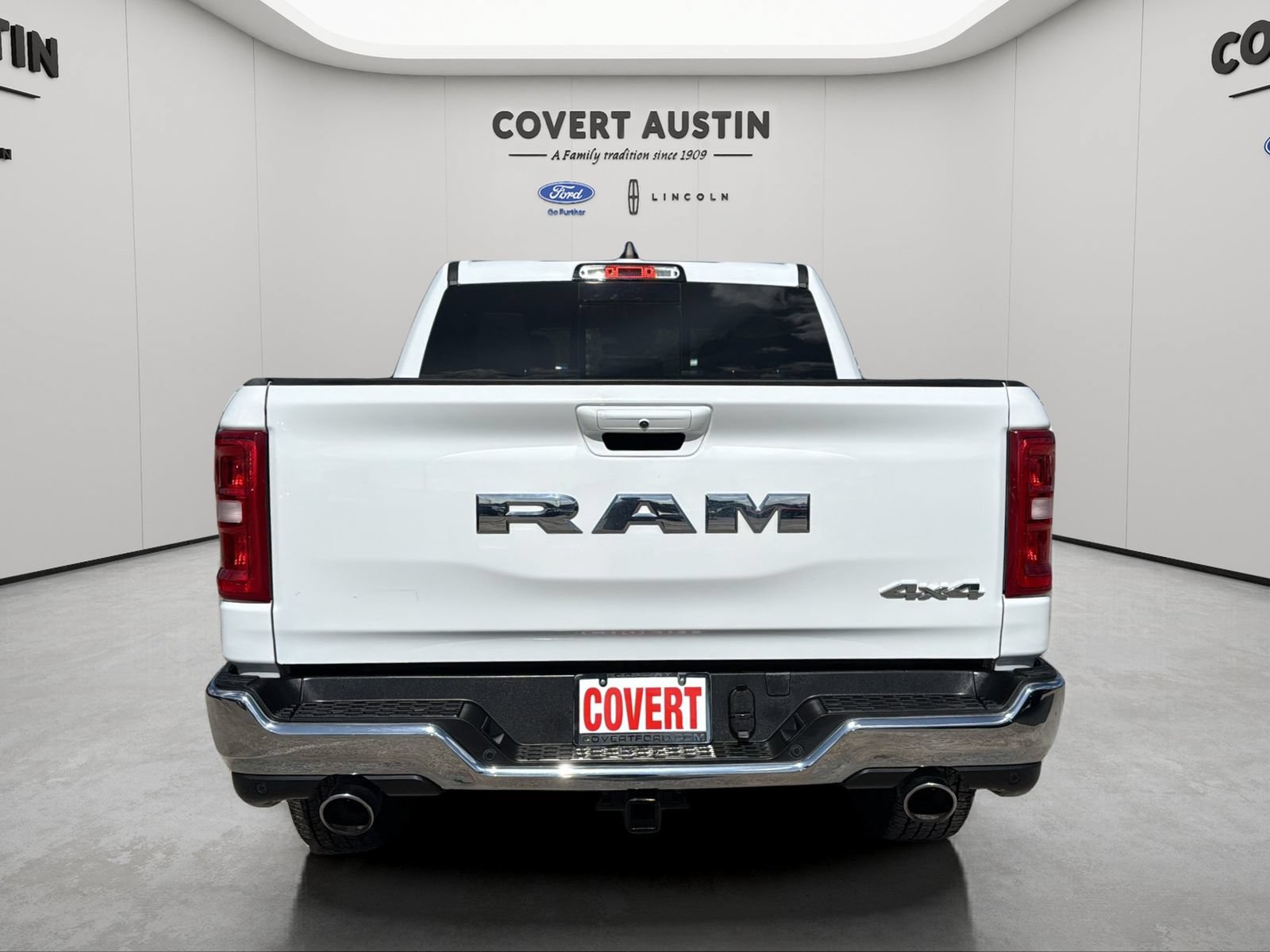 Used 2025 RAM 1500 Laramie AWD/4WD image 4