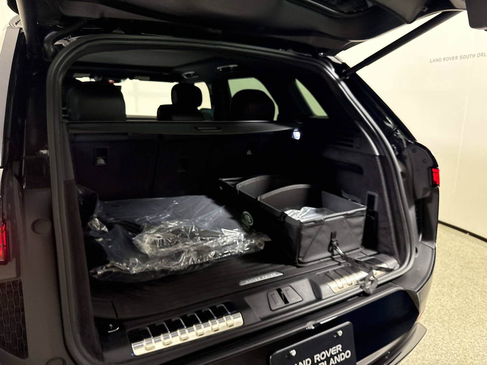 New 2027 Land Rover Range Rover Sport Dynamic SE AWD/4WD image 11
