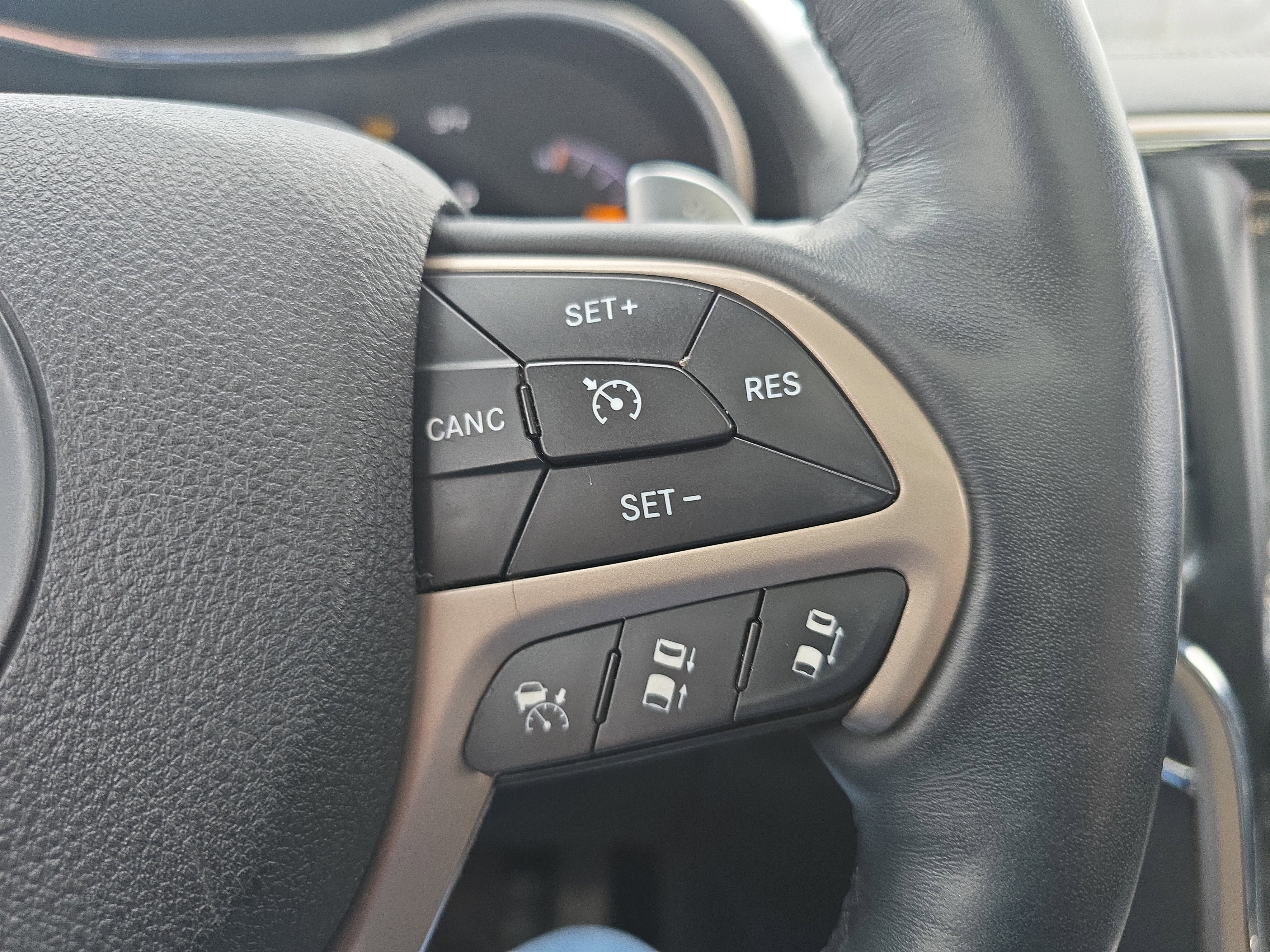 Used 2014 Jeep Grand Cherokee Summit image 22