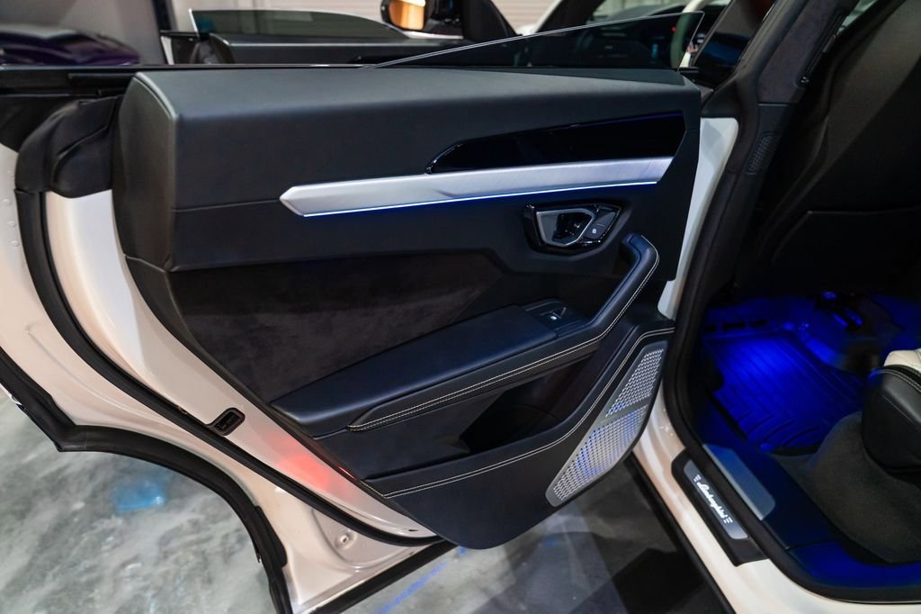Used 2019 Lamborghini Urus AWD/4WD image 25
