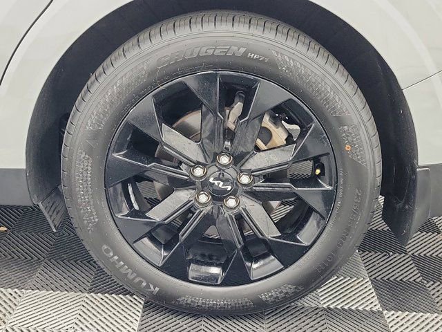 Used 2024 Kia Carnival SX FWD image 10