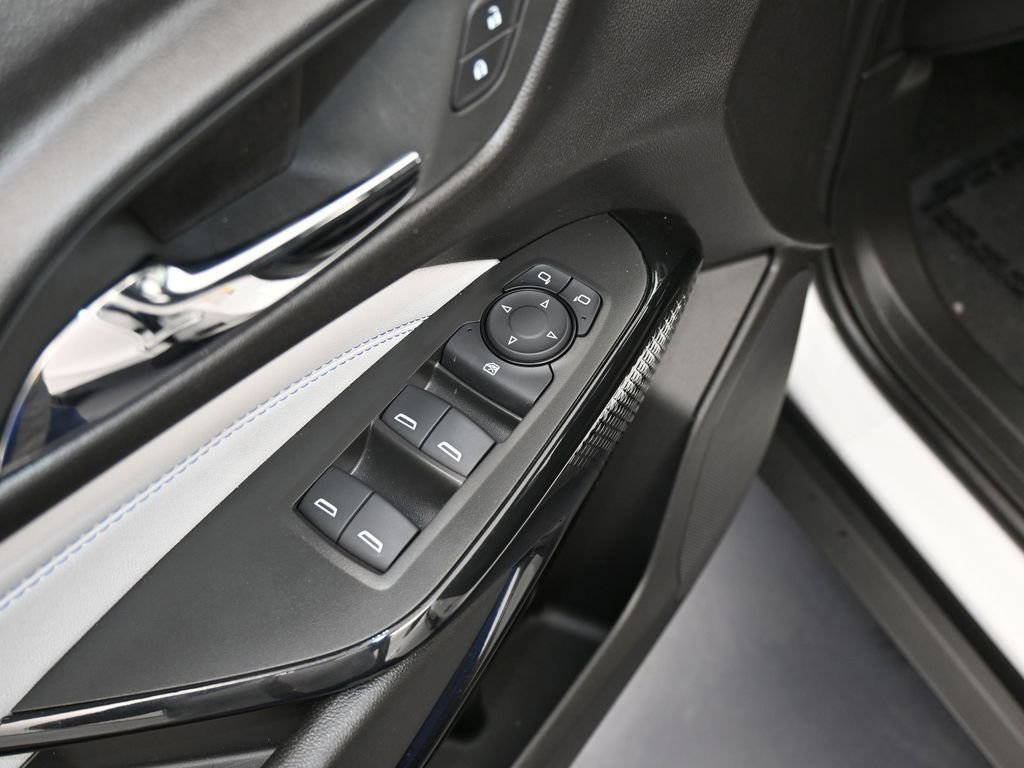 Used 2025 Chevrolet Trax LT w/ LT Convenience Package image 13