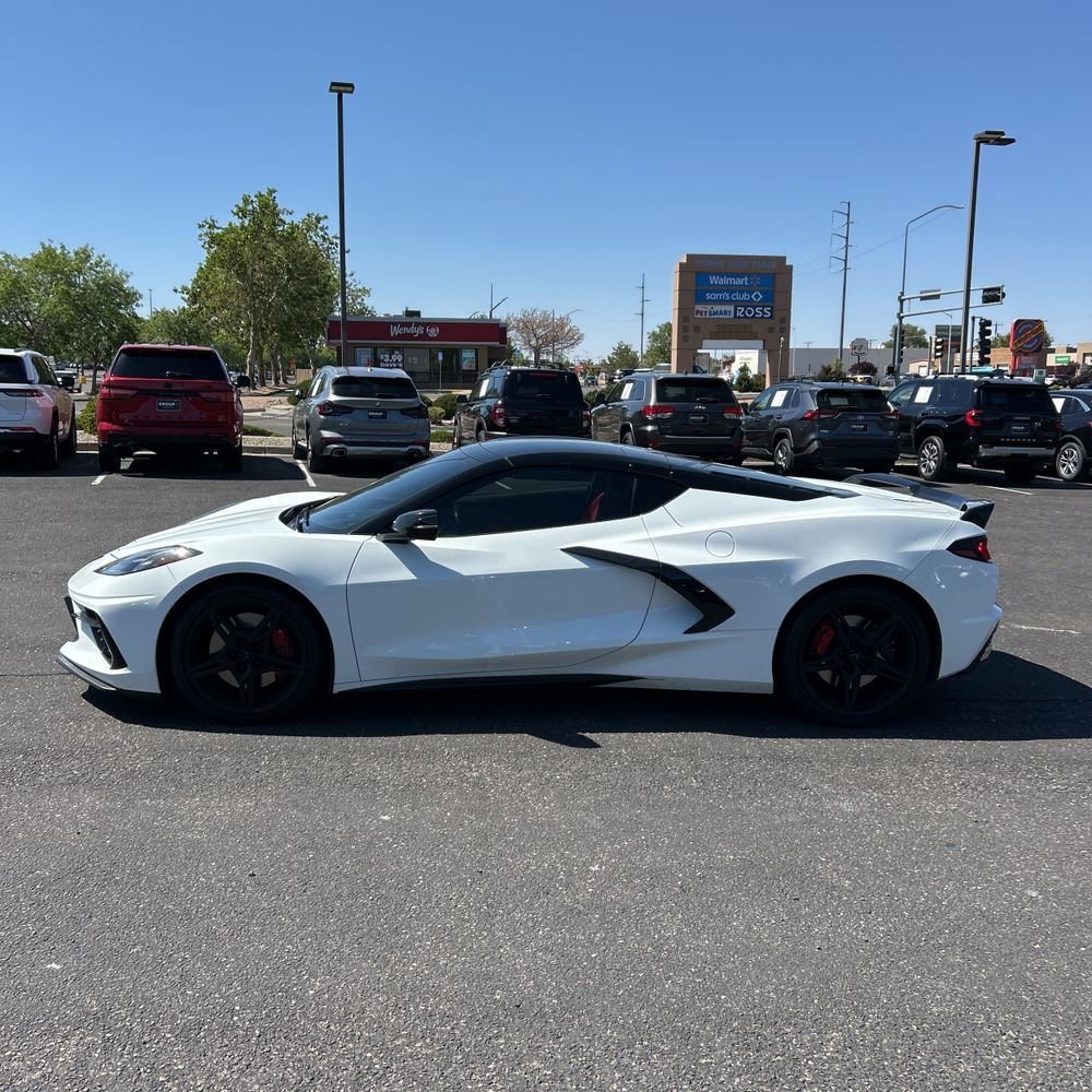 Used 2021 Chevrolet Corvette Stingray Preferred Cpe w/ Z51 Performance Package RWD image 4