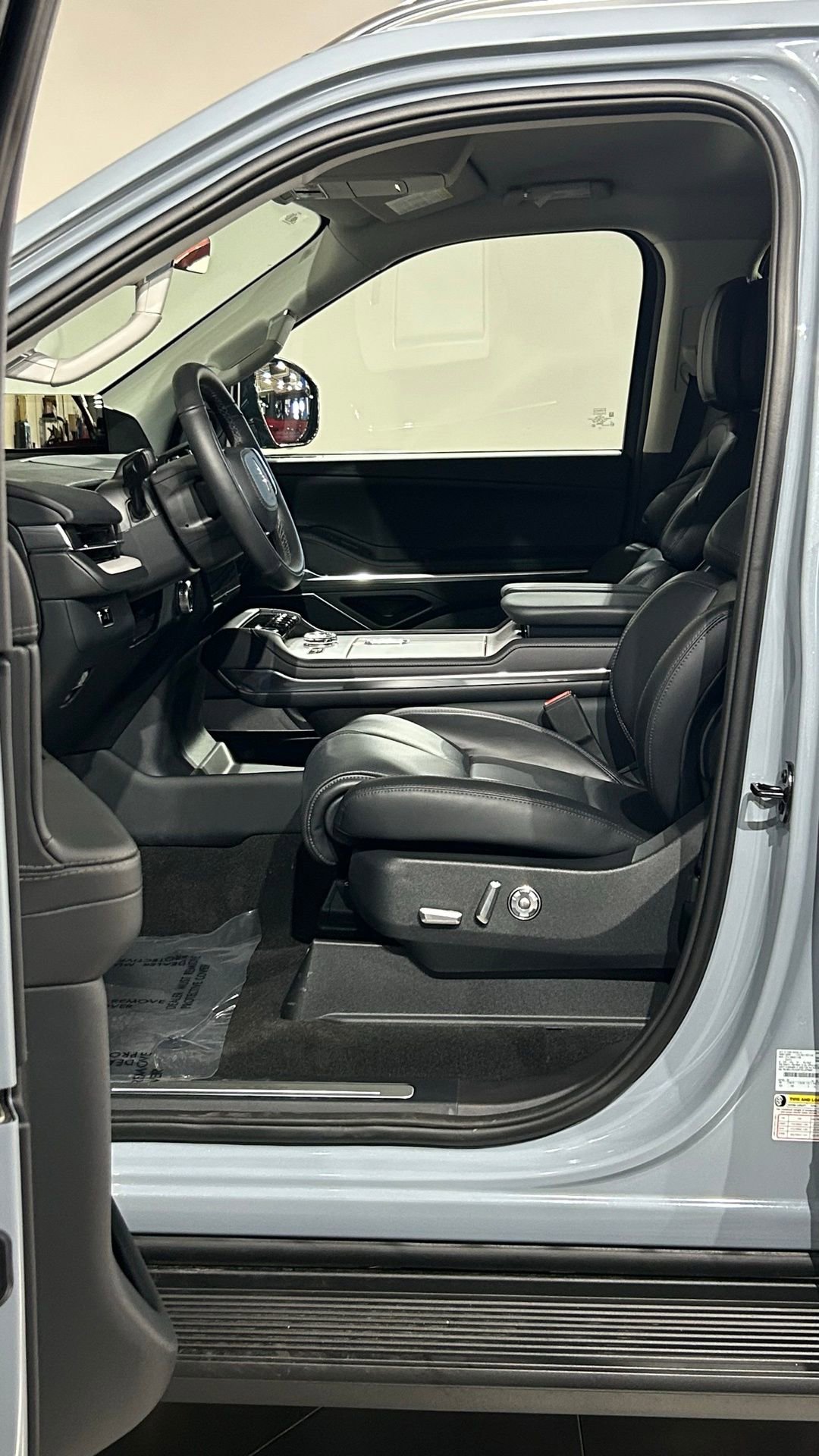 New 2026 Lincoln Navigator Premiere AWD/4WD image 46