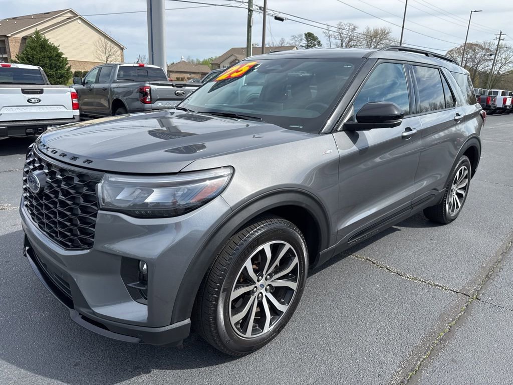 Certified 2025 Ford Explorer ST-Line image 4