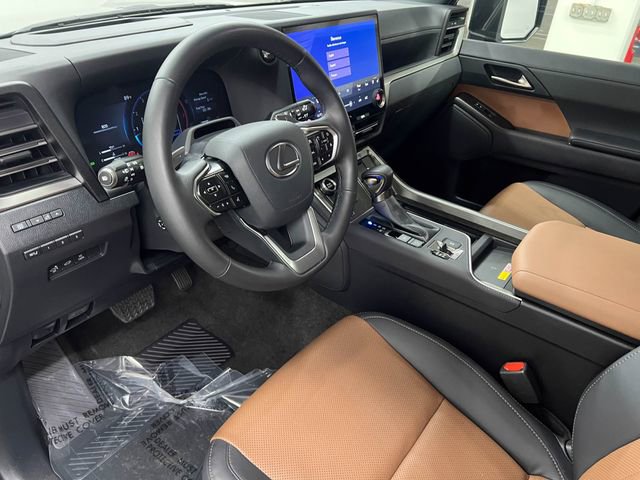 Certified 2025 Lexus GX 550 w/ Cold Area Package image 15