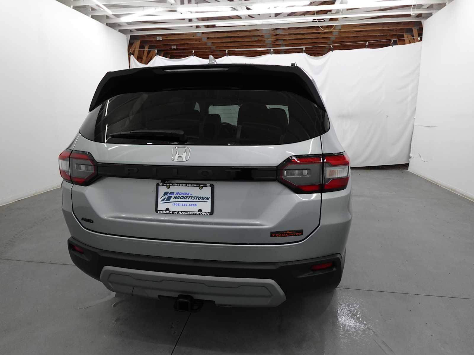Certified 2025 Honda Pilot TrailSport image 5