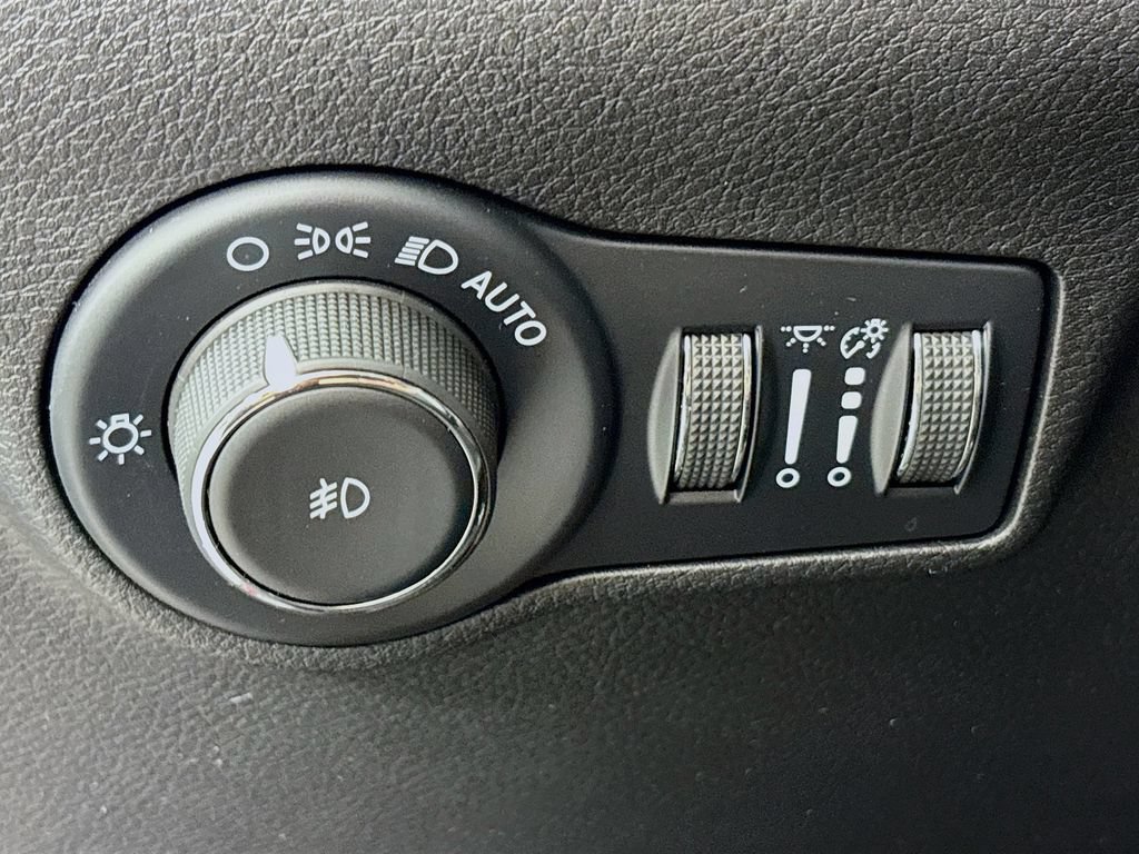 Used 2022 Jeep Compass Limited AWD/4WD image 10