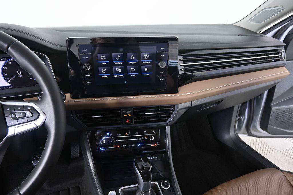 Used 2025 Volkswagen Jetta SEL FWD image 13