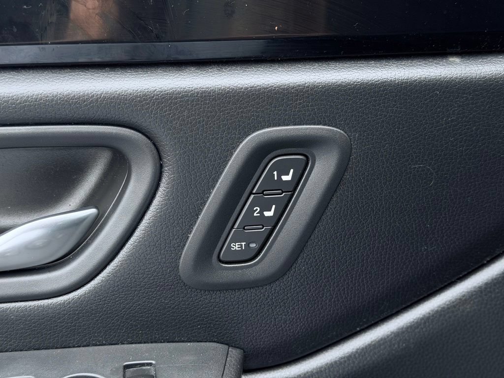 Used 2025 Honda Pilot Touring image 16