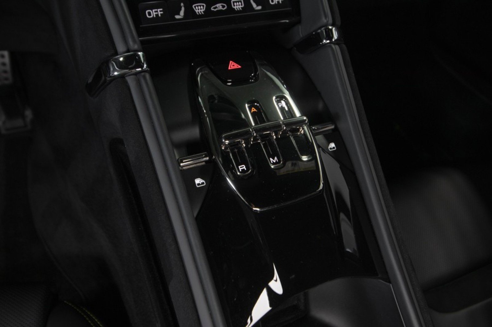 Used 2021 Ferrari Roma RWD image 32