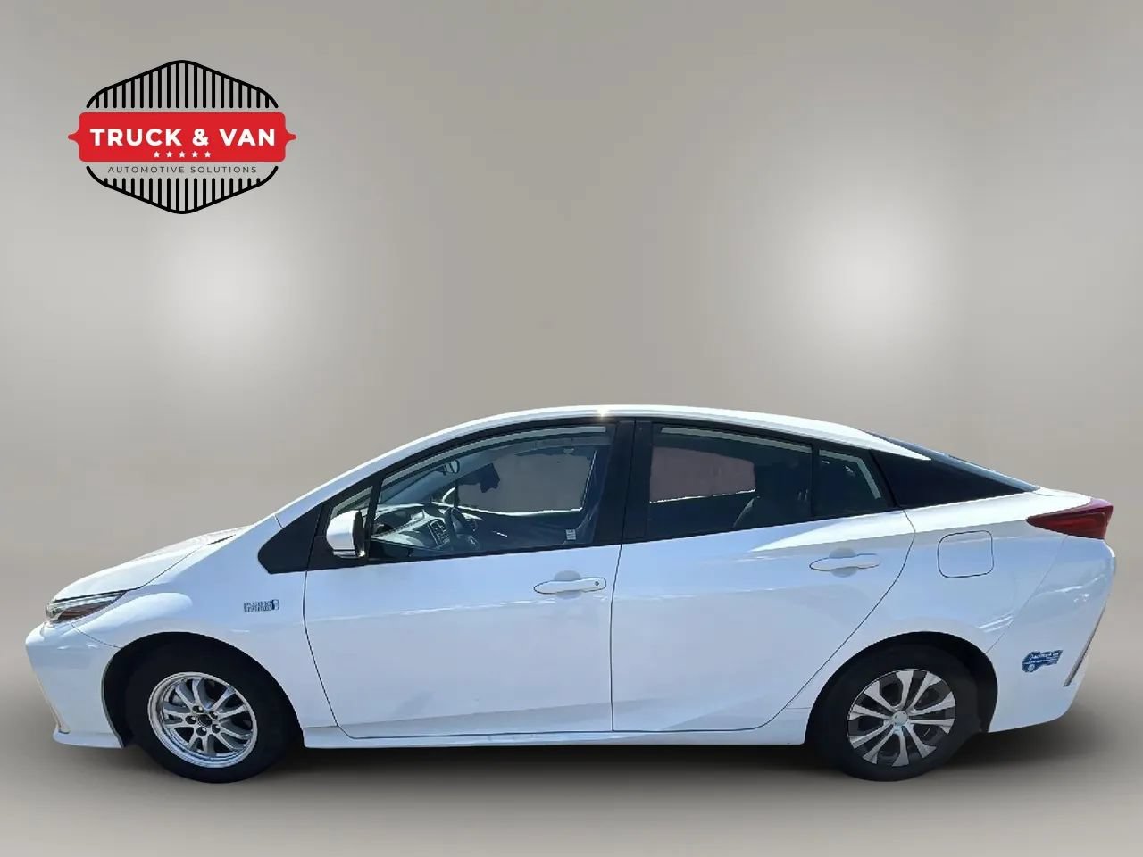 Used 2021 Toyota Prius Prime LE FWD image 2