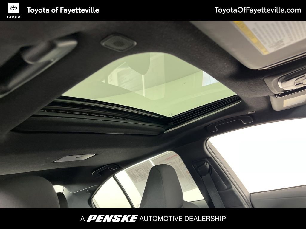 Used 2025 Toyota Corolla SE w/ SE Premium Package image 6