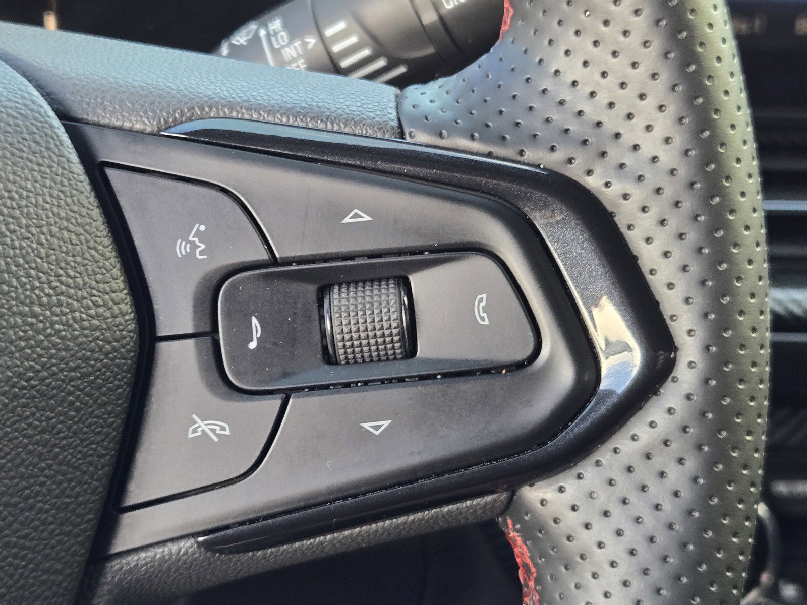 Used 2024 Chevrolet Trax RS w/ Sunroof Package image 24