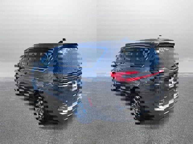 Used 2023 Chrysler Pacifica Touring-L image 8