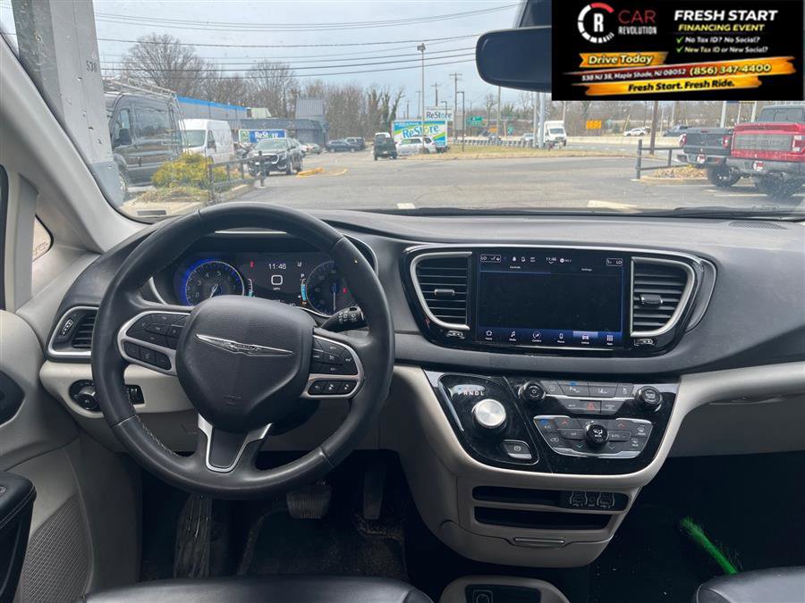Used 2023 Chrysler Pacifica Touring-L FWD image 35