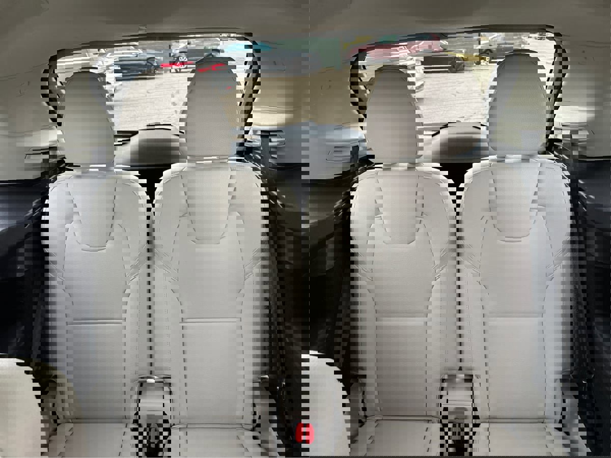 Used 2016 Volvo XC90 T6 Momentum w/ Momentum Plus Package image 45