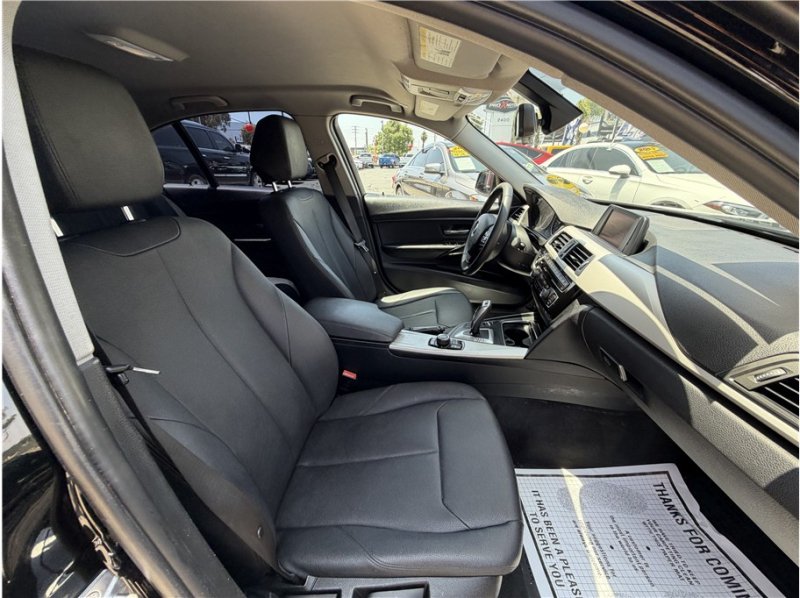 Used 2018 BMW 320i Sedan RWD image 31