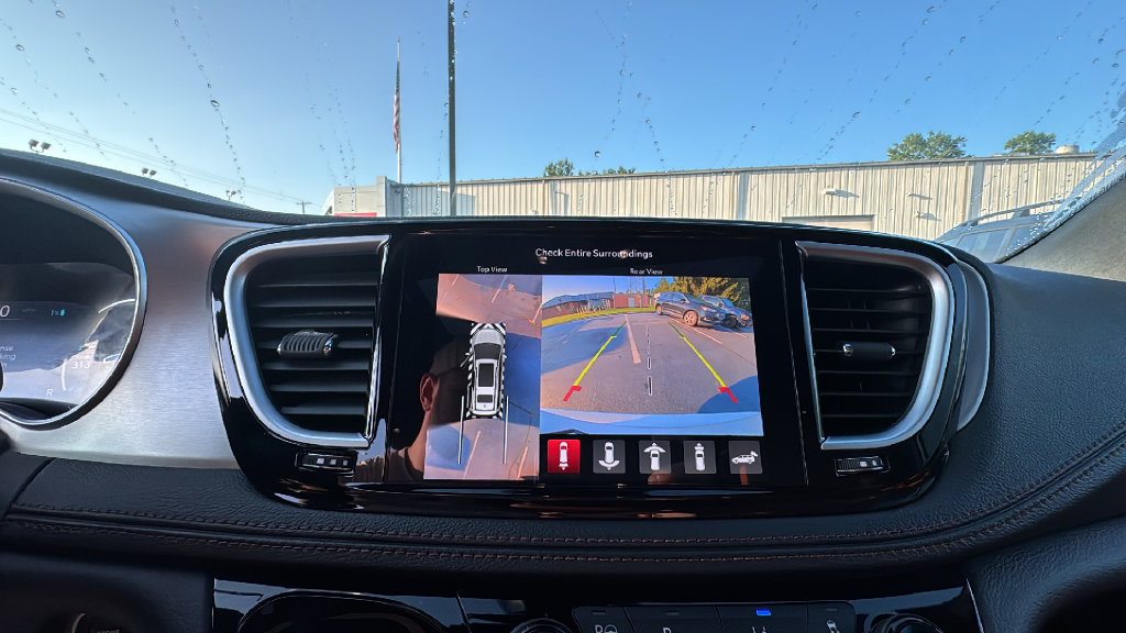 Used 2024 Chrysler Pacifica Pinnacle FWD image 21