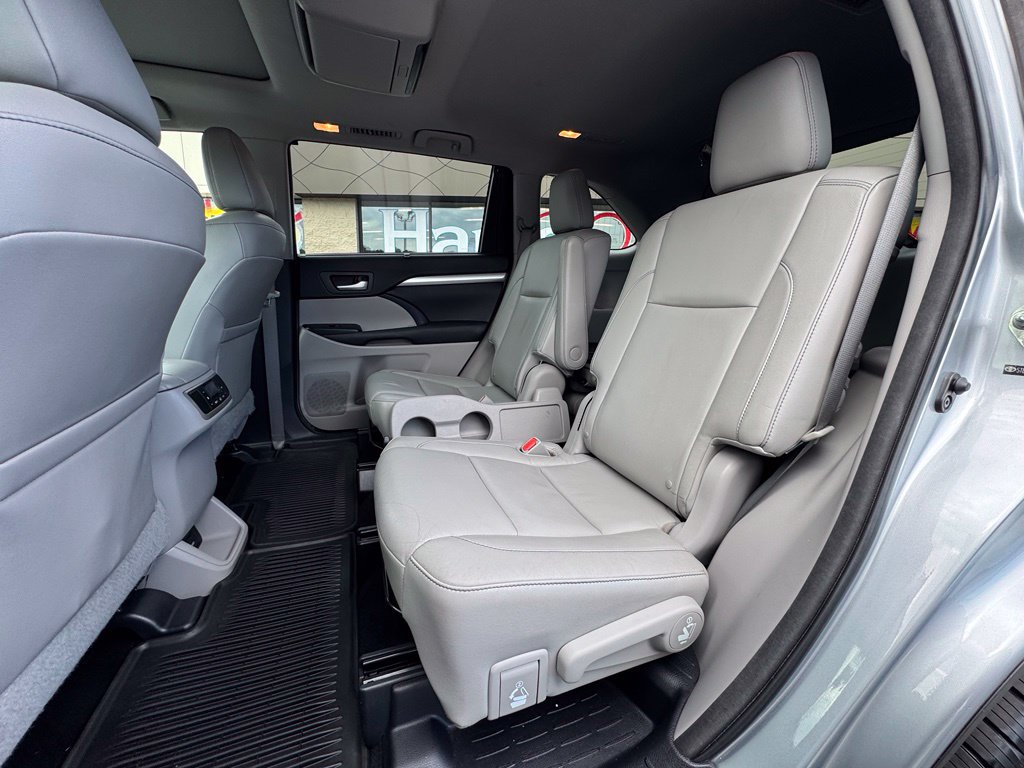 Used 2014 Toyota Highlander XLE AWD/4WD image 11