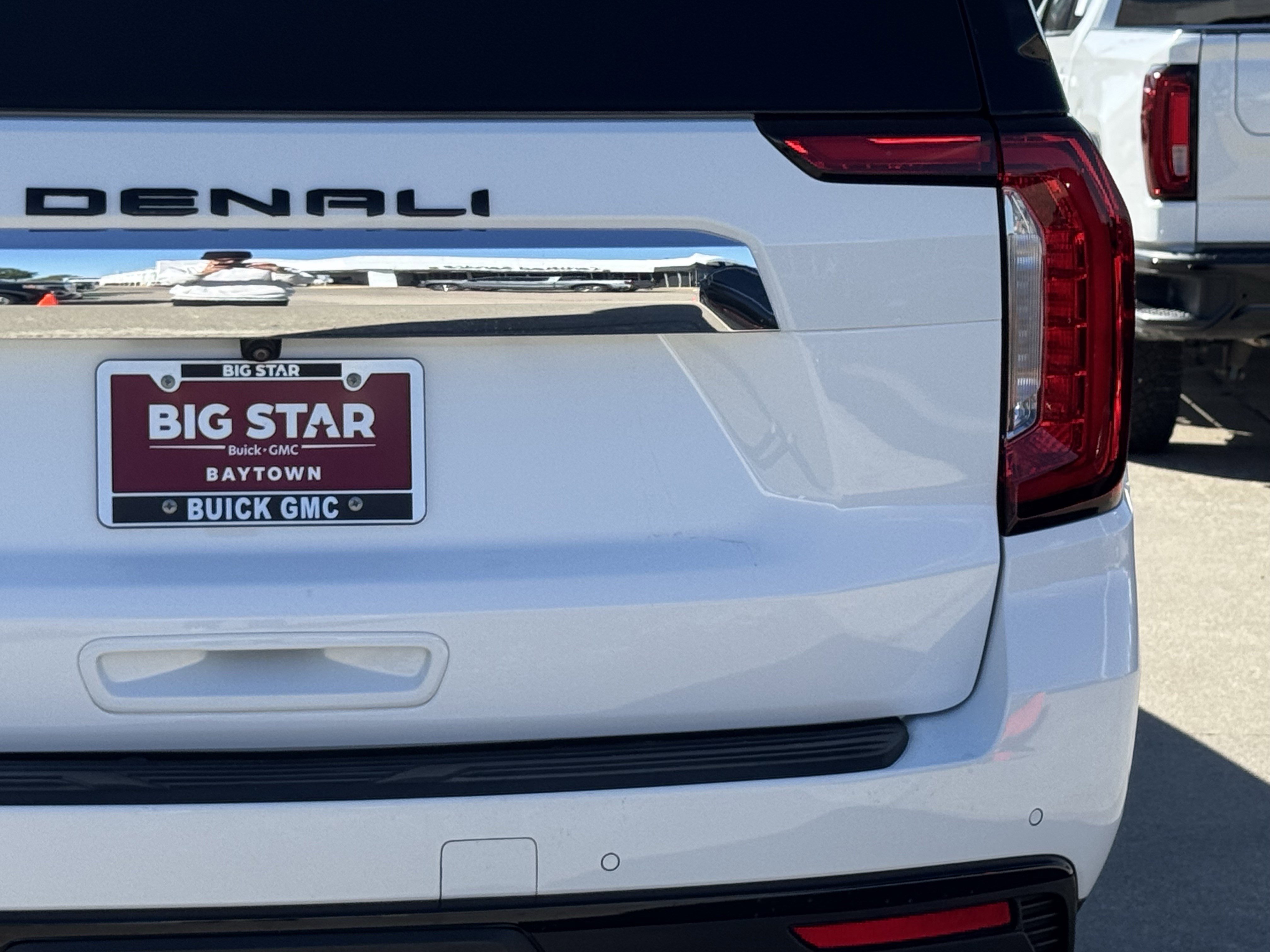 Used 2024 GMC Yukon XL SLE w/ Gmc Pro Safety Plus Package image 10