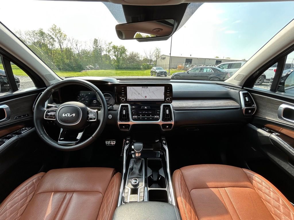 Used 2022 Kia Sorento SX Prestige w/ Rust Color Package AWD/4WD image 3