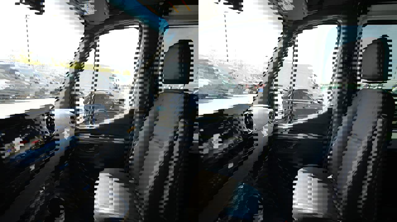 Used 2025 Mercedes-Benz Sprinter 2500 image 12