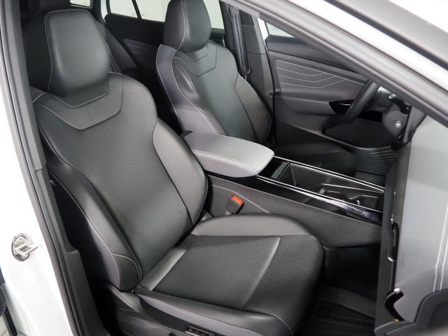 Used 2023 Volkswagen ID.4 Pro S image 2