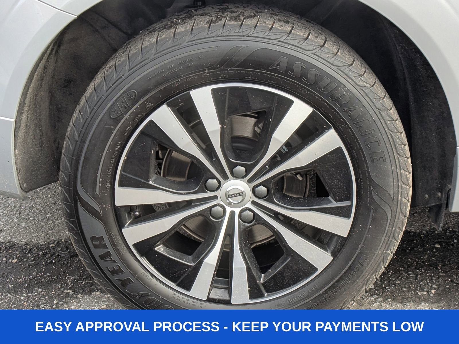 Used 2023 Volvo XC60 B5 Core image 12