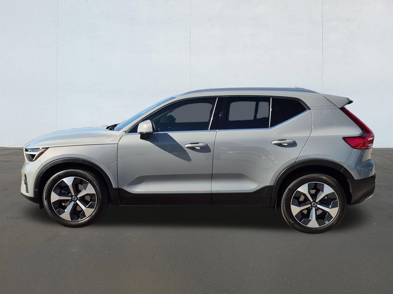 Certified 2024 Volvo XC40 B5 Core w/ Protection Package Premier AWD/4WD image 8