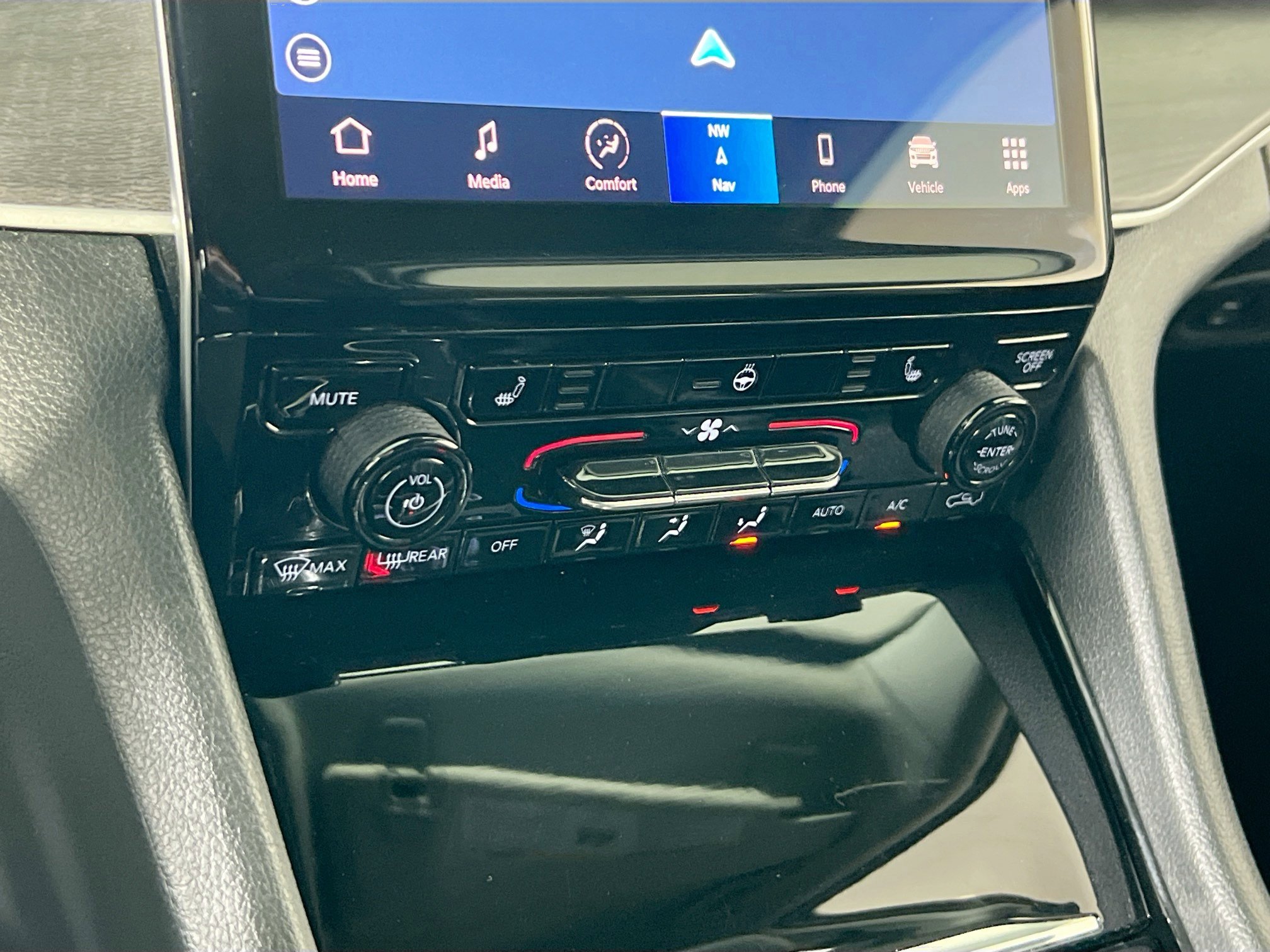 Used 2023 Jeep Grand Cherokee Limited w/ Black Appearance Package image 16