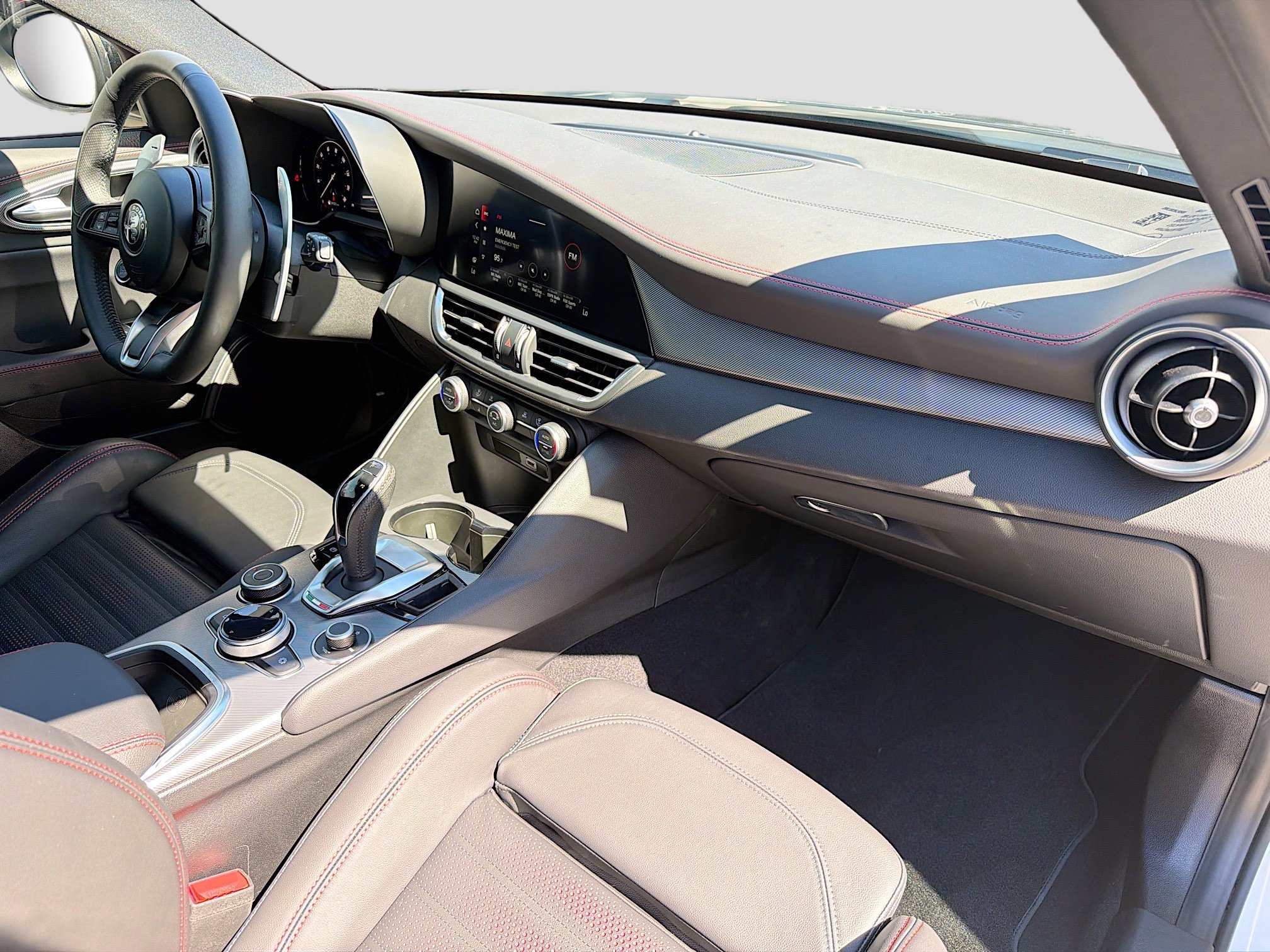 Used 2025 Alfa Romeo Giulia AWD w/ Driving Assist Package image 13