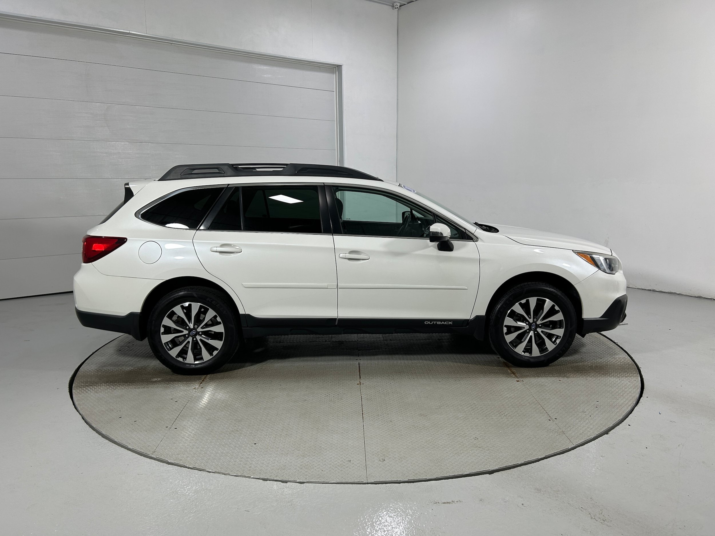 Used 2017 Subaru Outback 2.5i Limited AWD/4WD image 38