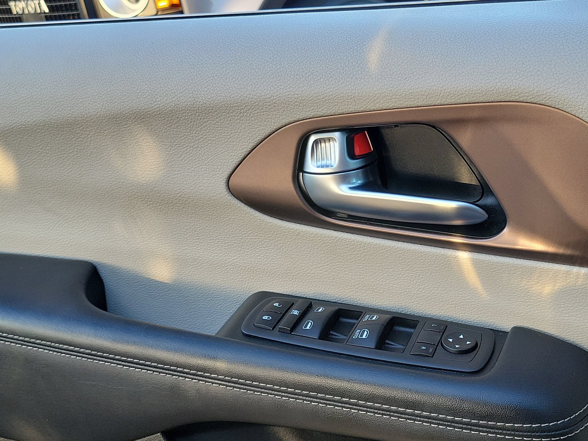 Certified 2023 Chrysler Voyager LX FWD image 13
