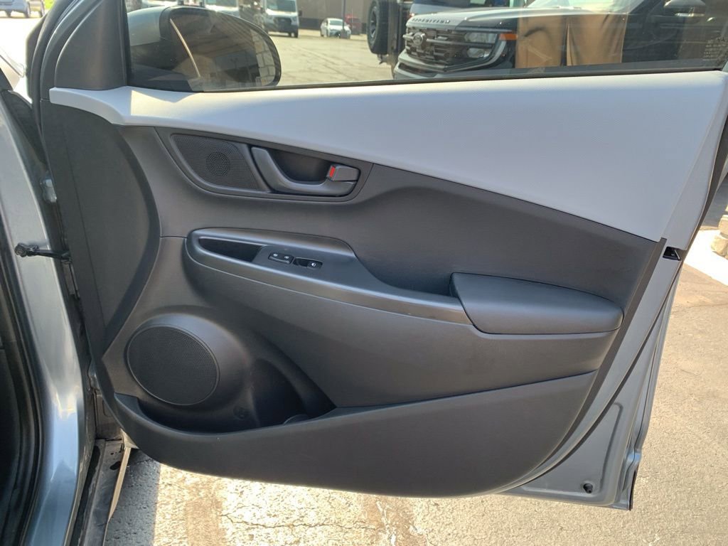 Used 2021 Hyundai Kona SE w/ Cargo Package FWD image 17