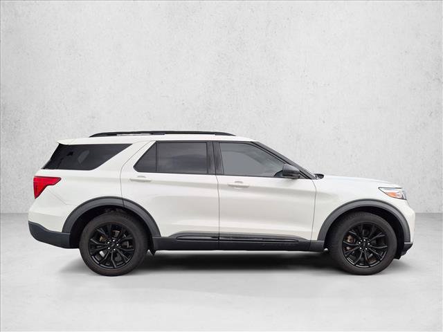 Used 2020 Ford Explorer XLT w/ Equipment Group 202A AWD/4WD image 4