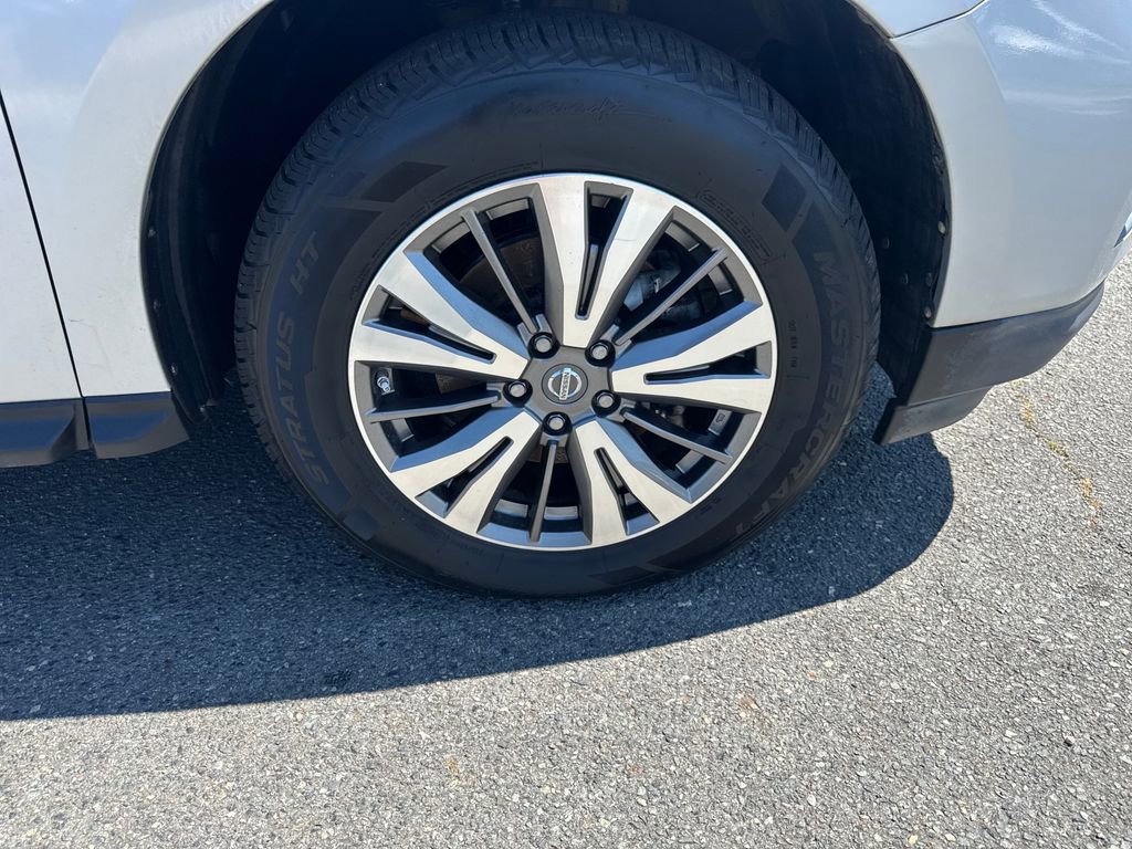 Used 2017 Nissan Pathfinder SV FWD image 17