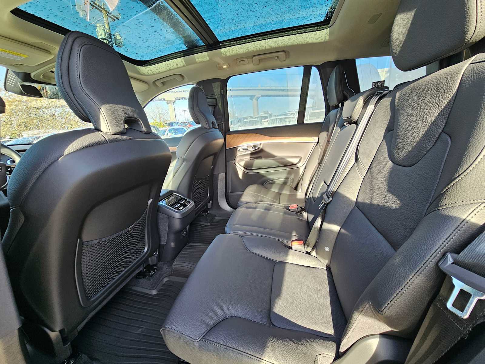 Used 2025 Volvo XC90 B6 Core w/ Protection Package Premier image 25