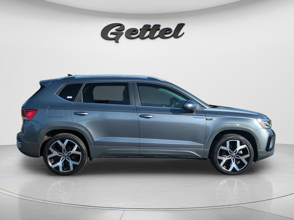 Used 2022 Volkswagen Taos SEL w/ Panoramic Sunroof Package AWD/4WD image 3