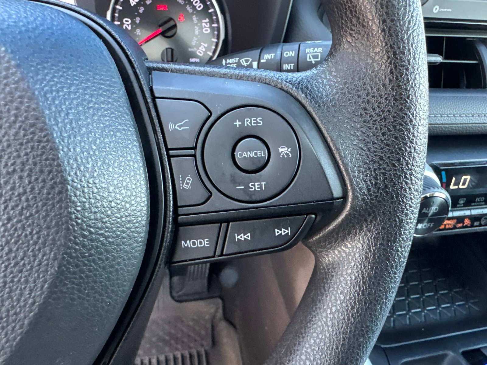 Used 2022 Toyota RAV4 XLE w/ Convenience Package image 30