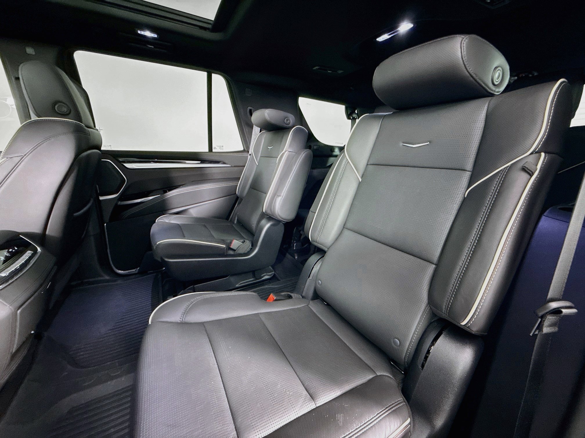 Used 2025 Cadillac Escalade Sport w/ Touring Package AWD/4WD image 24