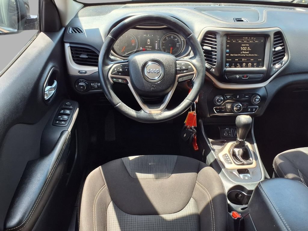 Used 2016 Jeep Cherokee Latitude w/ Safety/Convenience Group FWD image 4