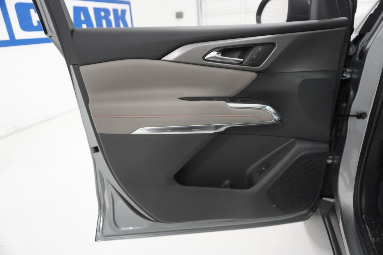 New 2026 Chevrolet Traverse LT w/ Sun and Wheel Package image 13