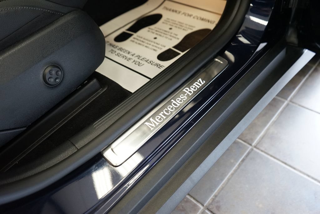 Used 2024 Mercedes-Benz GLC 300 4MATIC image 47