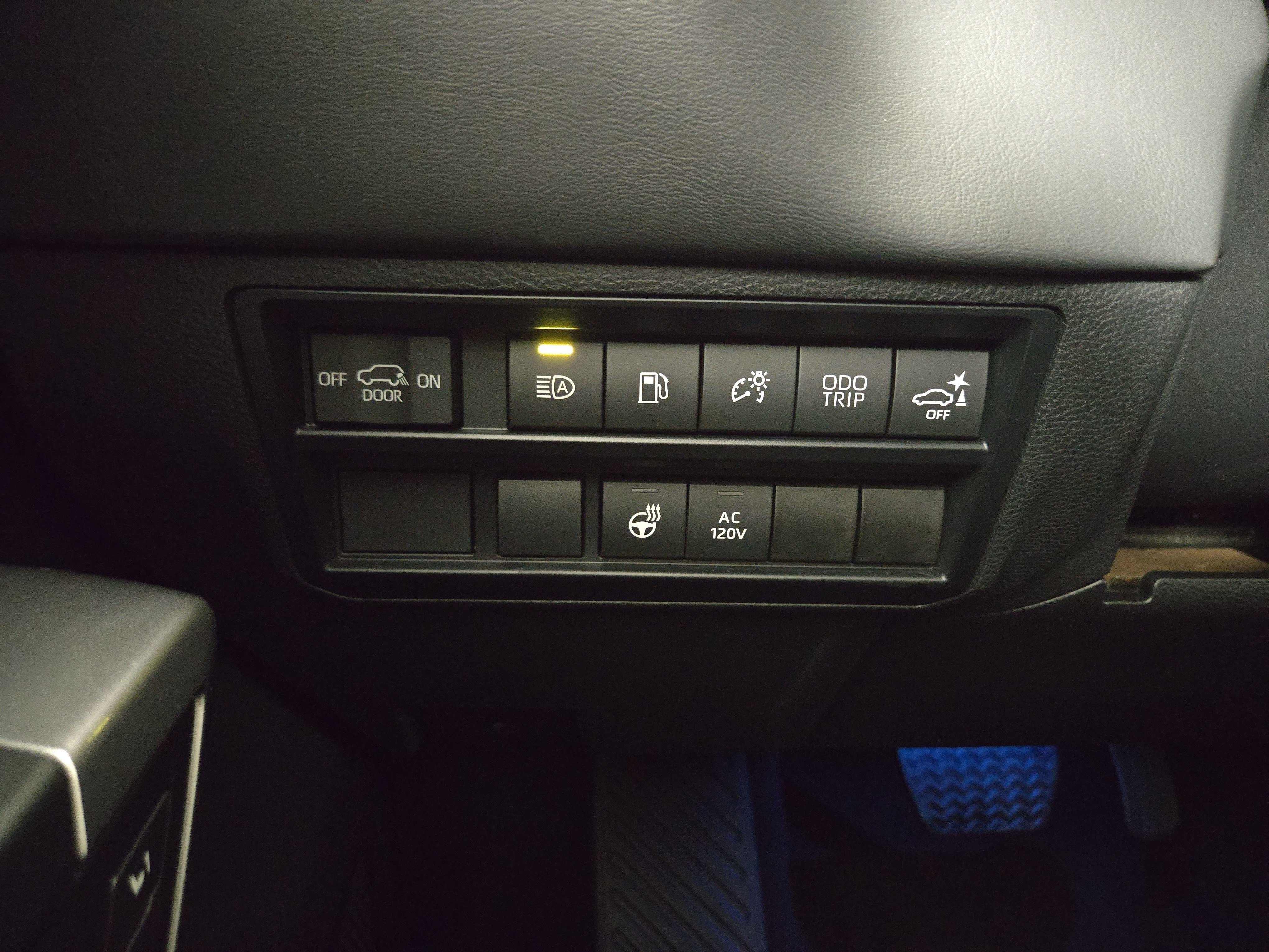 Used 2023 Toyota Sequoia Platinum AWD/4WD image 31
