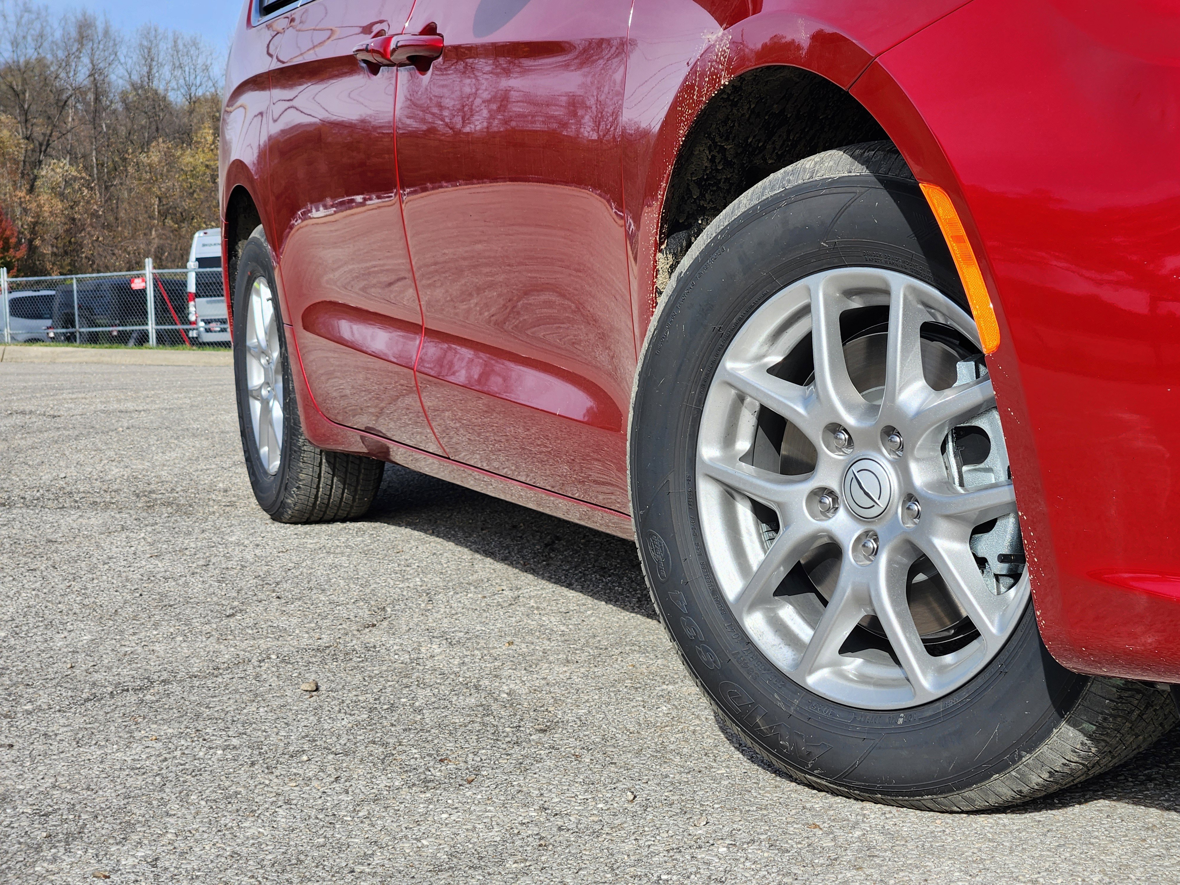 New 2026 Chrysler Pacifica Select FWD image 18