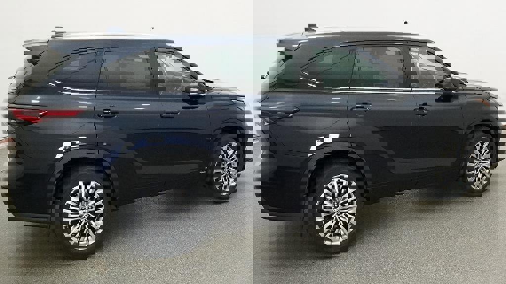 New 2026 Toyota Highlander Platinum image 19