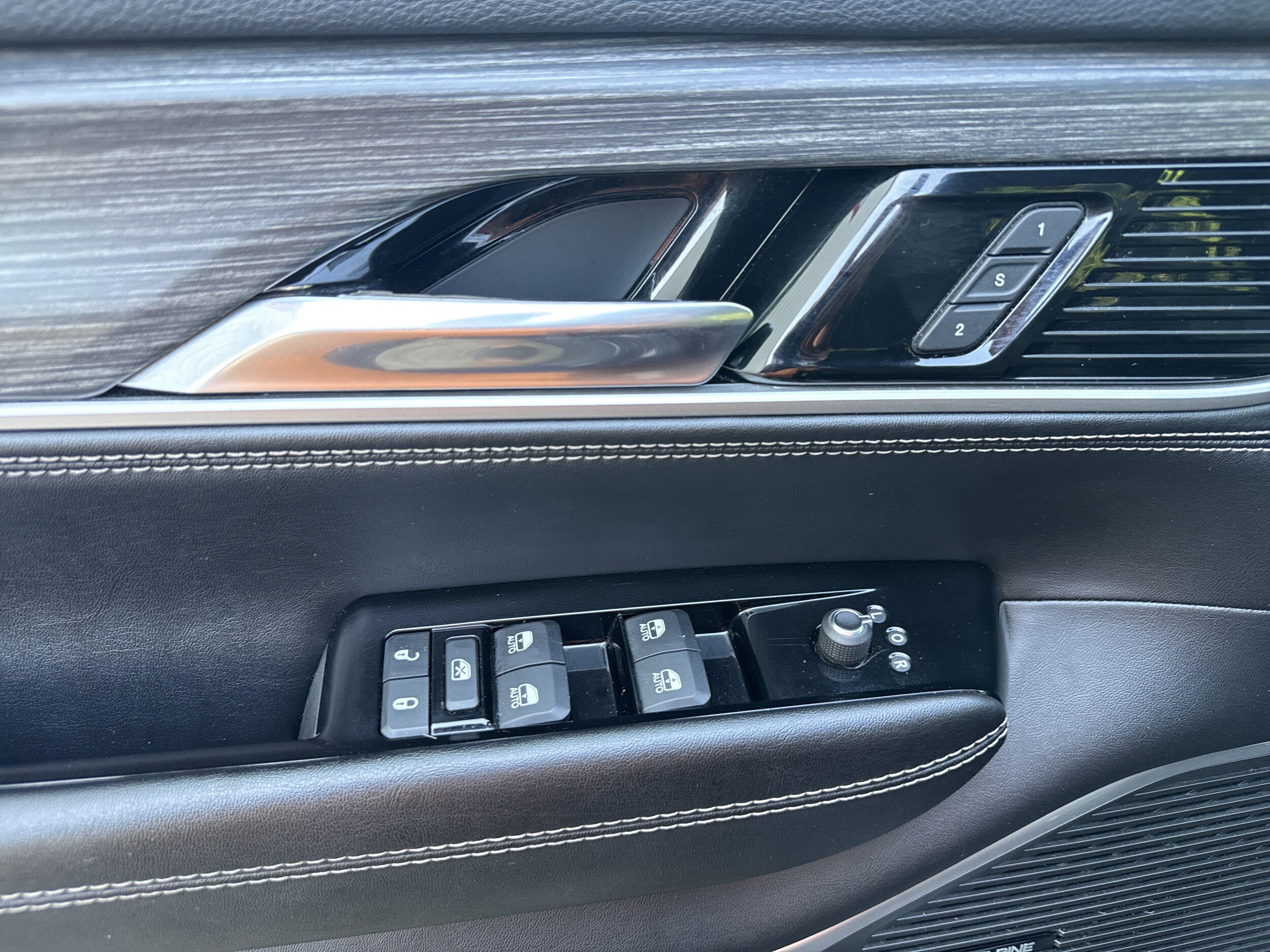 Used 2024 Jeep Wagoneer Series II w/ Flexible Seating Group AWD/4WD image 8