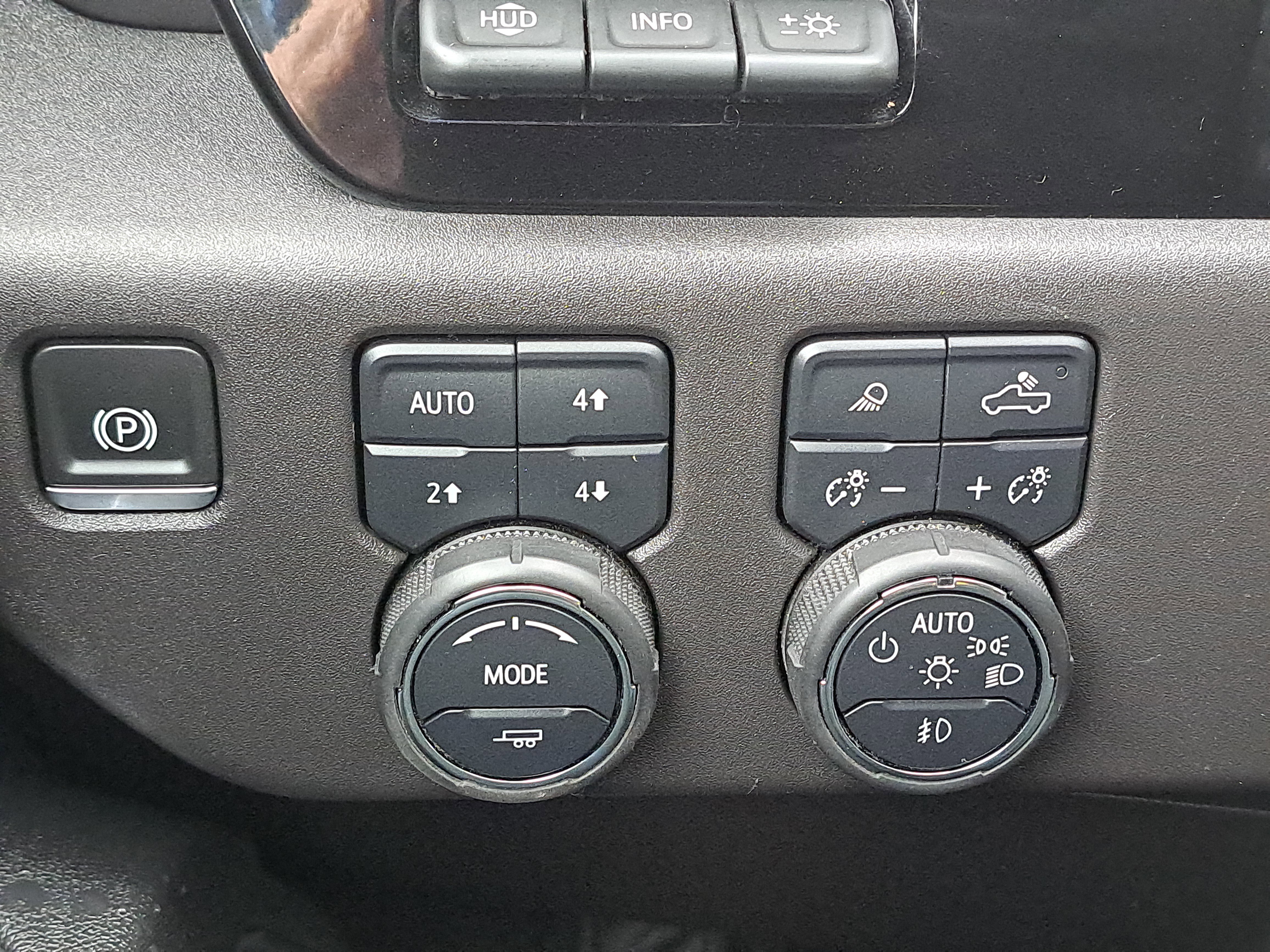 Certified 2025 Chevrolet Silverado 1500 LTZ w/ Technology Package image 20