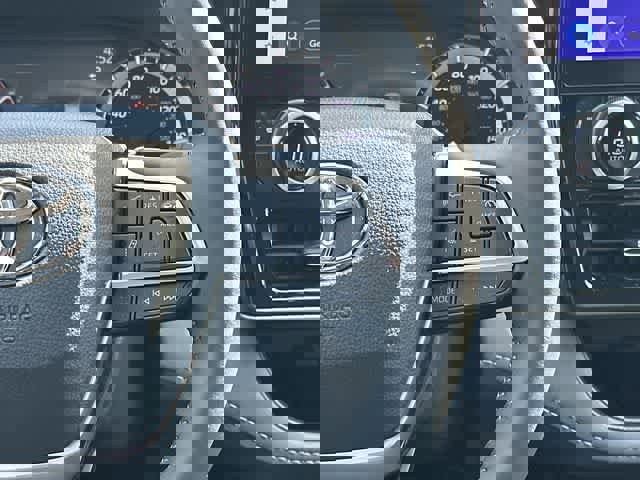 Used 2024 Toyota Highlander XLE AWD/4WD image 10